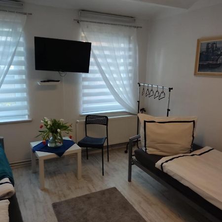 Ferienwohnung Mit Separatem Eingang Und Parkplatz, Ideal Fuer Handwerker Und Geschaeftsreisende Дорф-Мекленбург Экстерьер фото