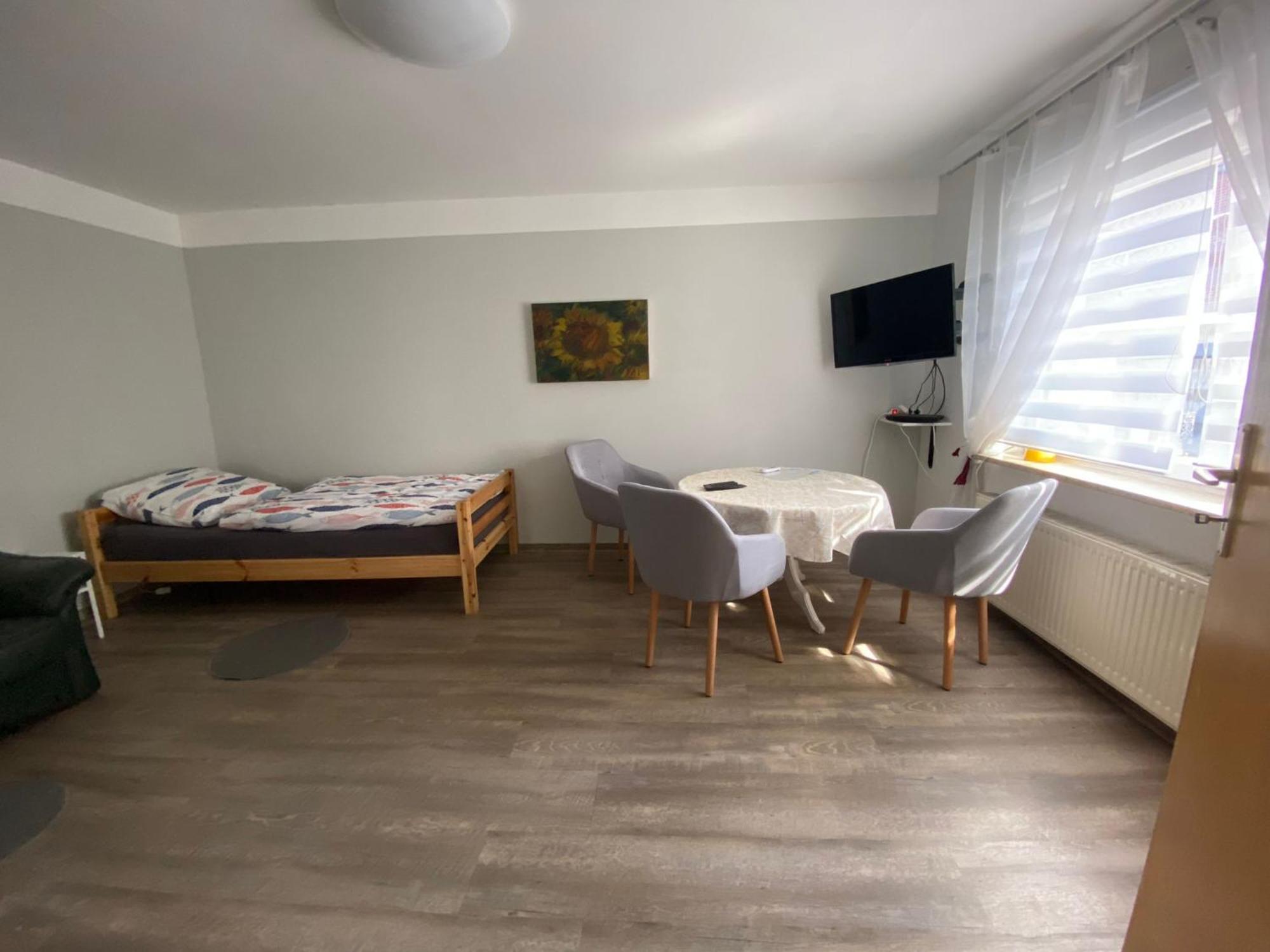 Ferienwohnung Mit Separatem Eingang Und Parkplatz, Ideal Fuer Handwerker Und Geschaeftsreisende Дорф-Мекленбург Экстерьер фото